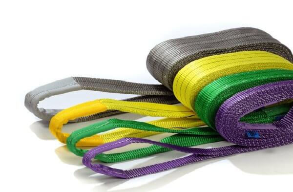 Textilní zvedací pásy s oky, různé barvy a nosnosti.